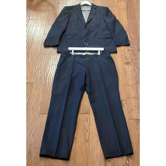 Mantoni virgin wool two button charcoal grey suit size 46R - Picture 2 of 16